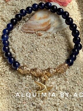 DEEP BLUE QUARTZ Navy Bead Bracelet with Gold Starfish Charm